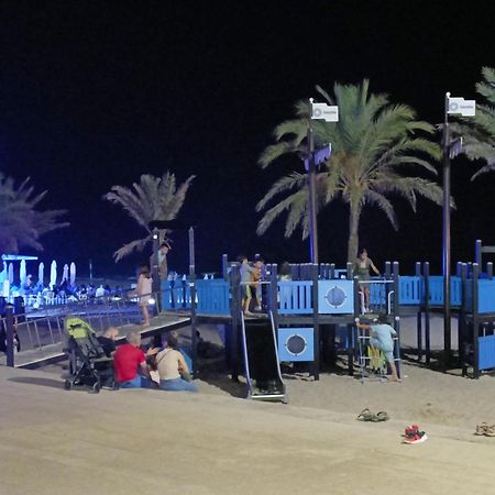 Mare De Deu, Vivienda Vacacional Para Familias Y Mayores De 25 Anos En El Grao De Gandia-Playa Playa de Gandia المظهر الخارجي الصورة