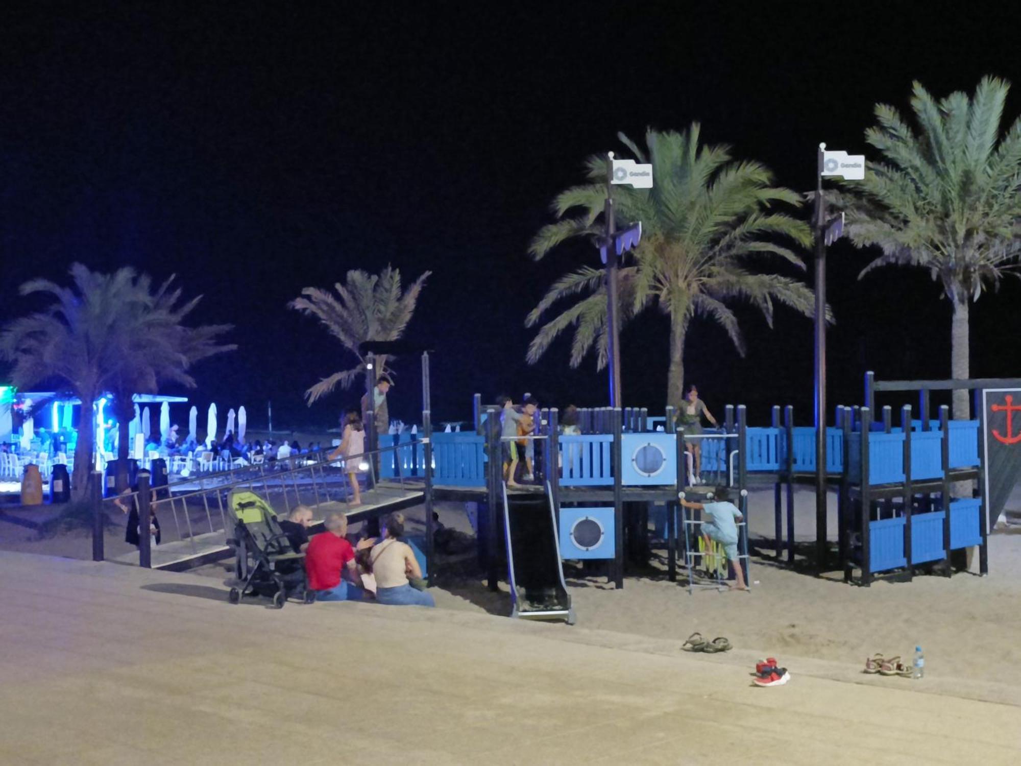 Mare De Deu, Vivienda Vacacional Para Familias Y Mayores De 25 Anos En El Grao De Gandia-Playa Playa de Gandia المظهر الخارجي الصورة