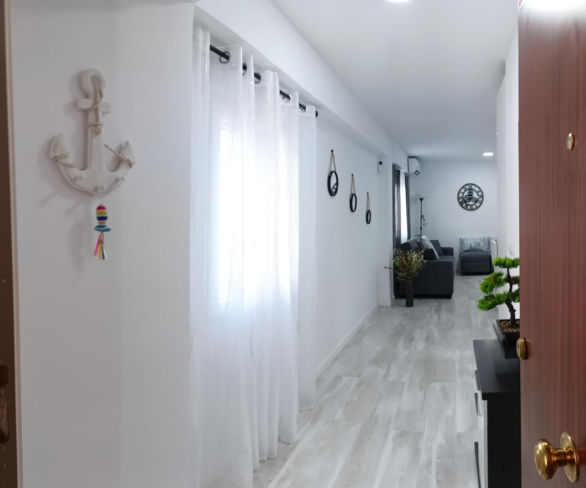 Mare De Deu, Vivienda Vacacional Para Familias Y Mayores De 25 Anos En El Grao De Gandia-Playa Playa de Gandia المظهر الخارجي الصورة