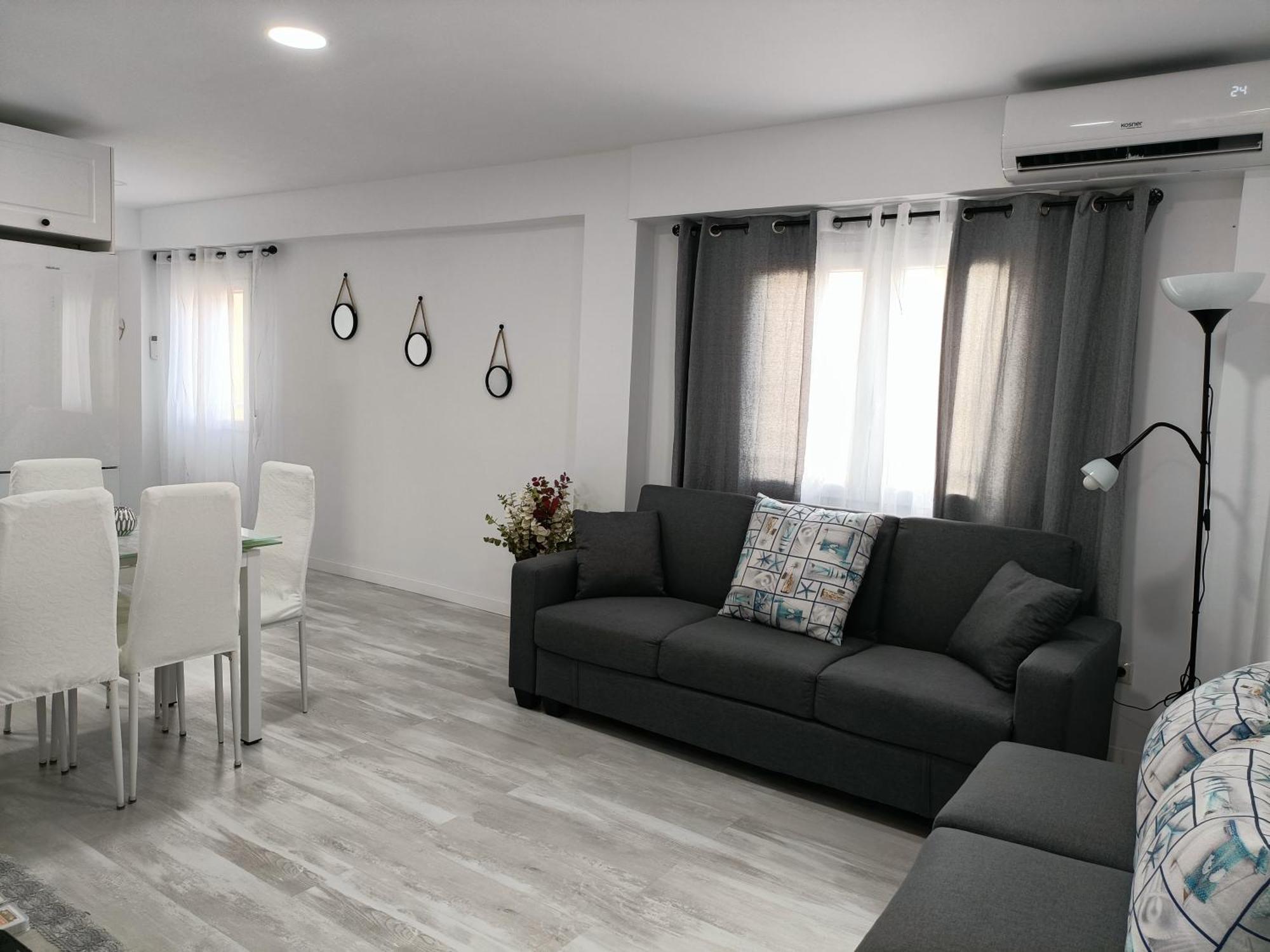 Mare De Deu, Vivienda Vacacional Para Familias Y Mayores De 25 Anos En El Grao De Gandia-Playa Playa de Gandia المظهر الخارجي الصورة